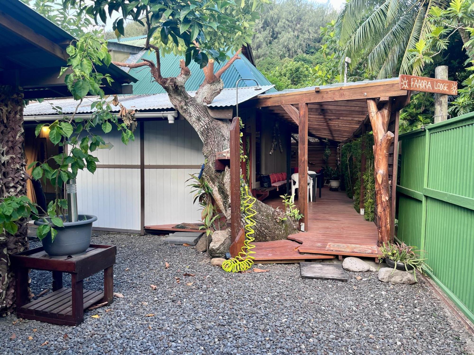 Faaora Lodge, Little Paradise Haapiti Екстер'єр фото