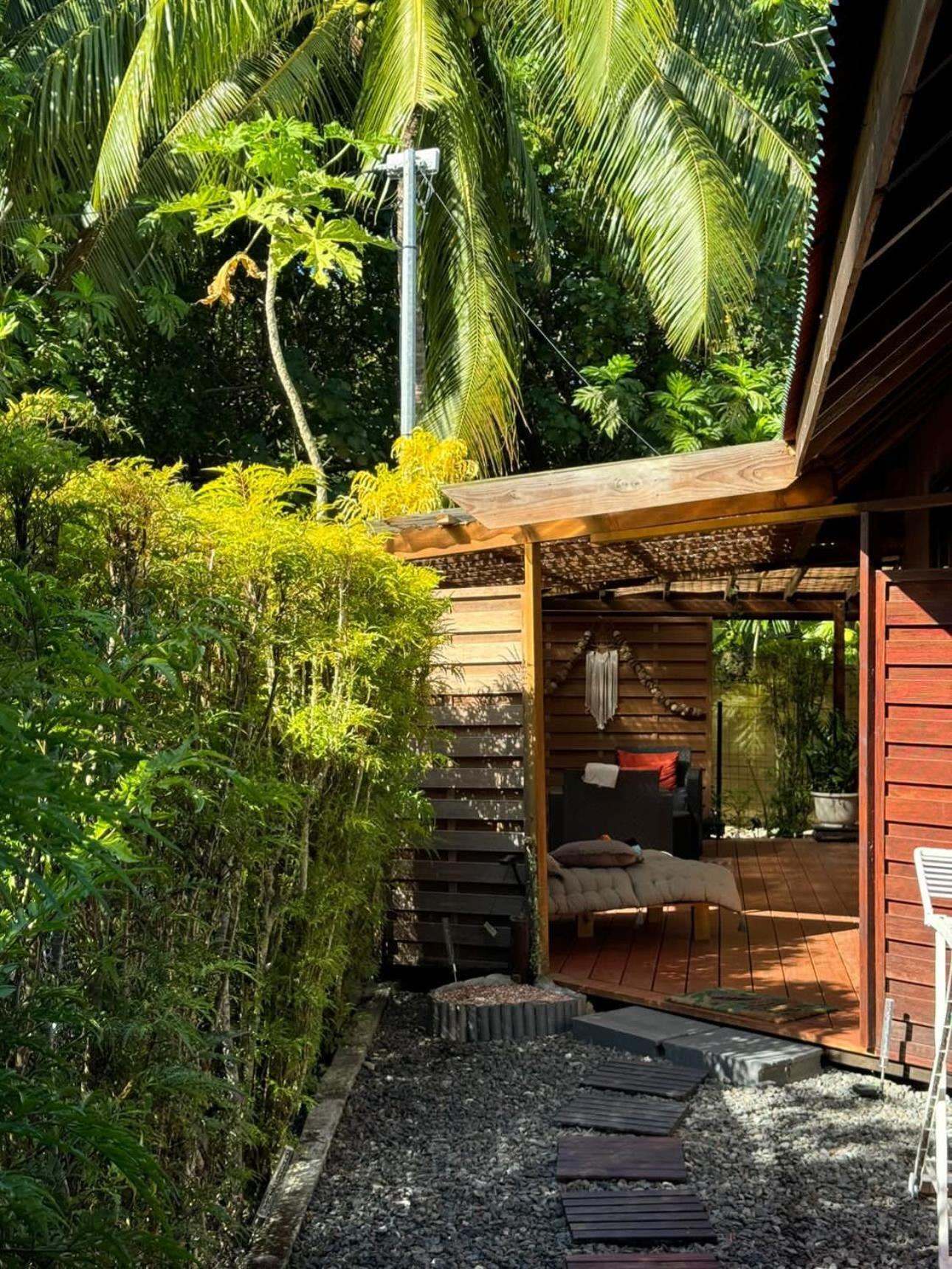 Faaora Lodge, Little Paradise Haapiti Екстер'єр фото