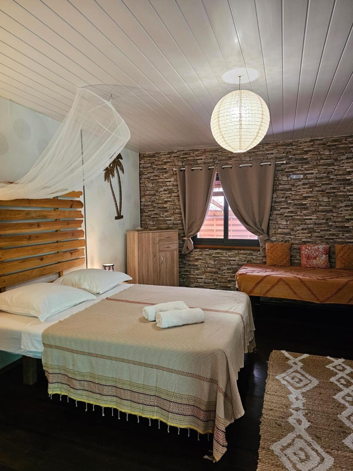 Faaora Lodge, Little Paradise Haapiti Екстер'єр фото