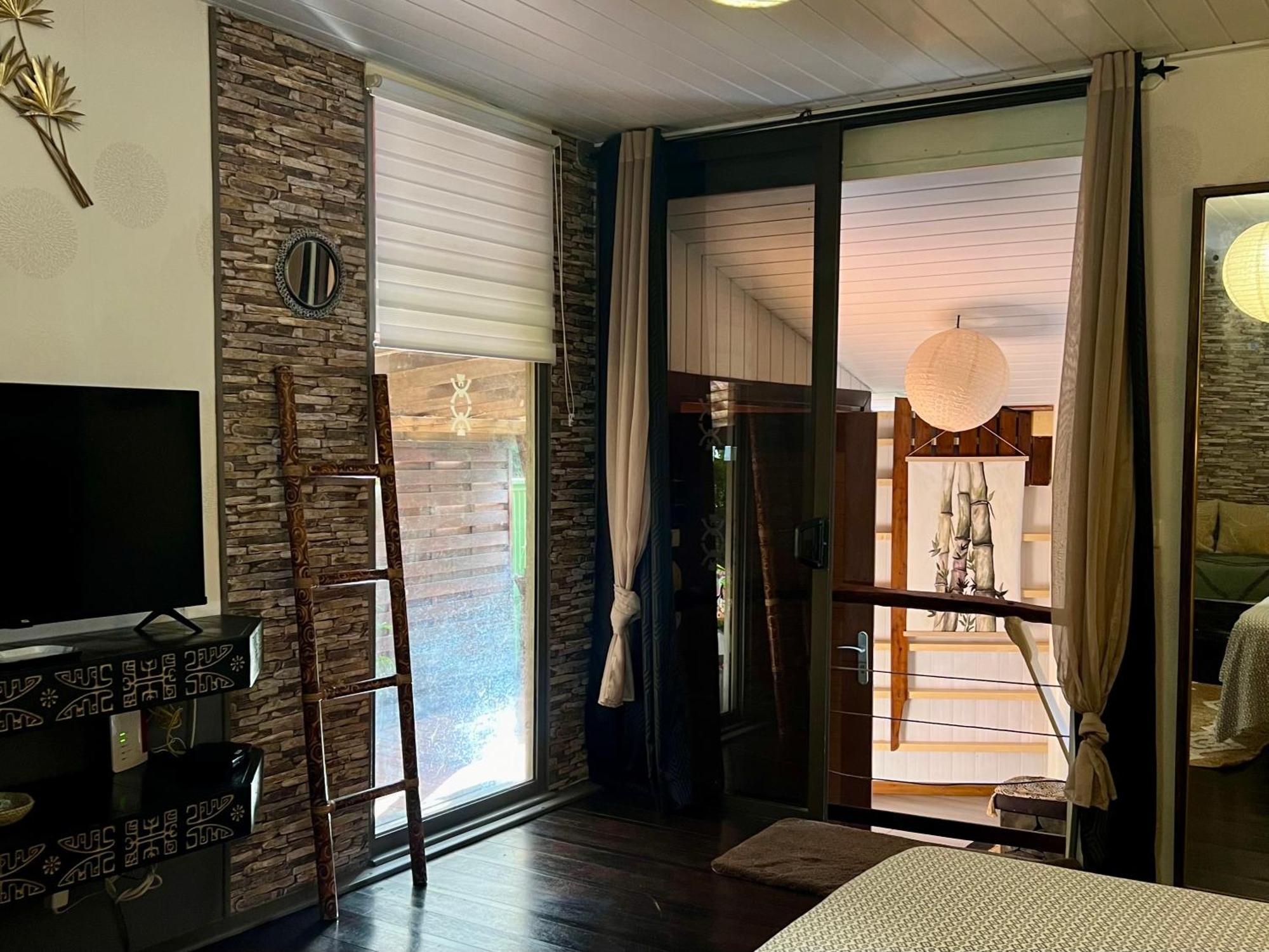 Faaora Lodge, Little Paradise Haapiti Екстер'єр фото